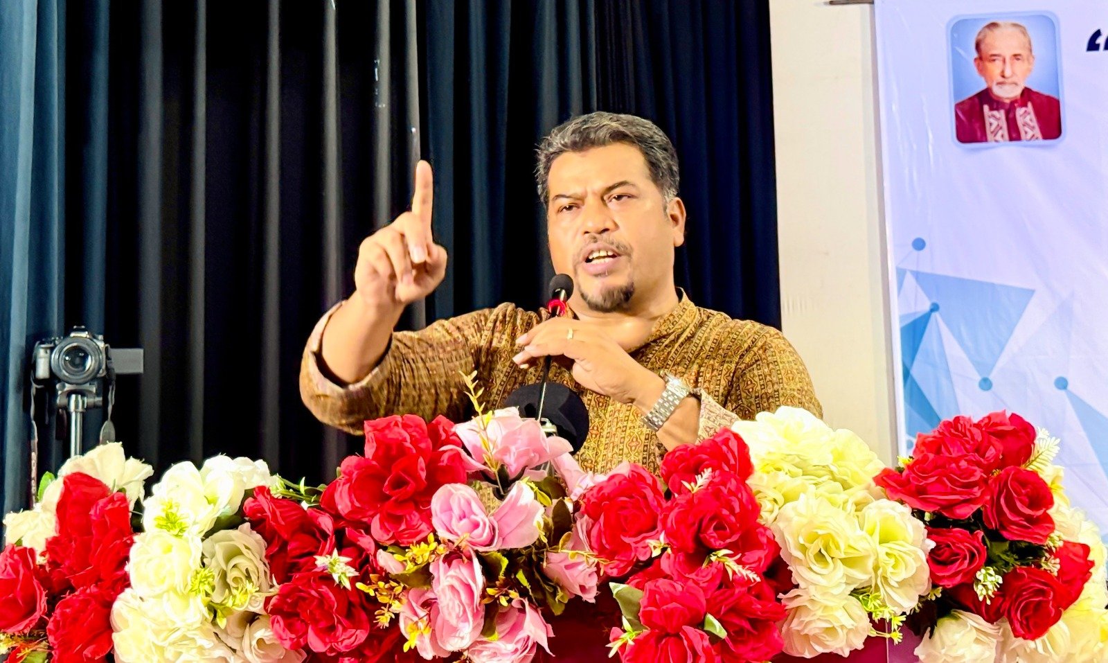 ‘বিপর্যয় থেকে মুক্তি পেতে ইস্পাতকঠিন ঐক্যবদ্ধ জাতি গড়ার আহ্বান’
