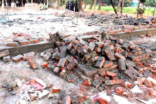 নির্মাণাধীন মসজিদ ভেঙ্গে ফেলার পর